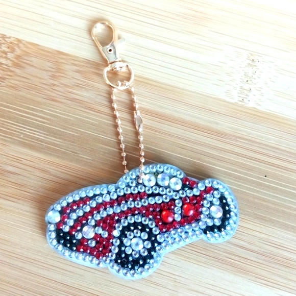 🆕 Car Keychain Accessory - Picture 2 of 4